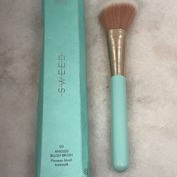 SWEED-Angled Blush Brush | Hand-Crafted, Synthetic Bristles| Vegan, Cruelty-Free - Picture 1 of 2
